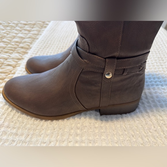 NWT Life Stride Xtrovert Women’s Wide Calf Riding Boots - Size 10M - Brown - Picture 13 of 13